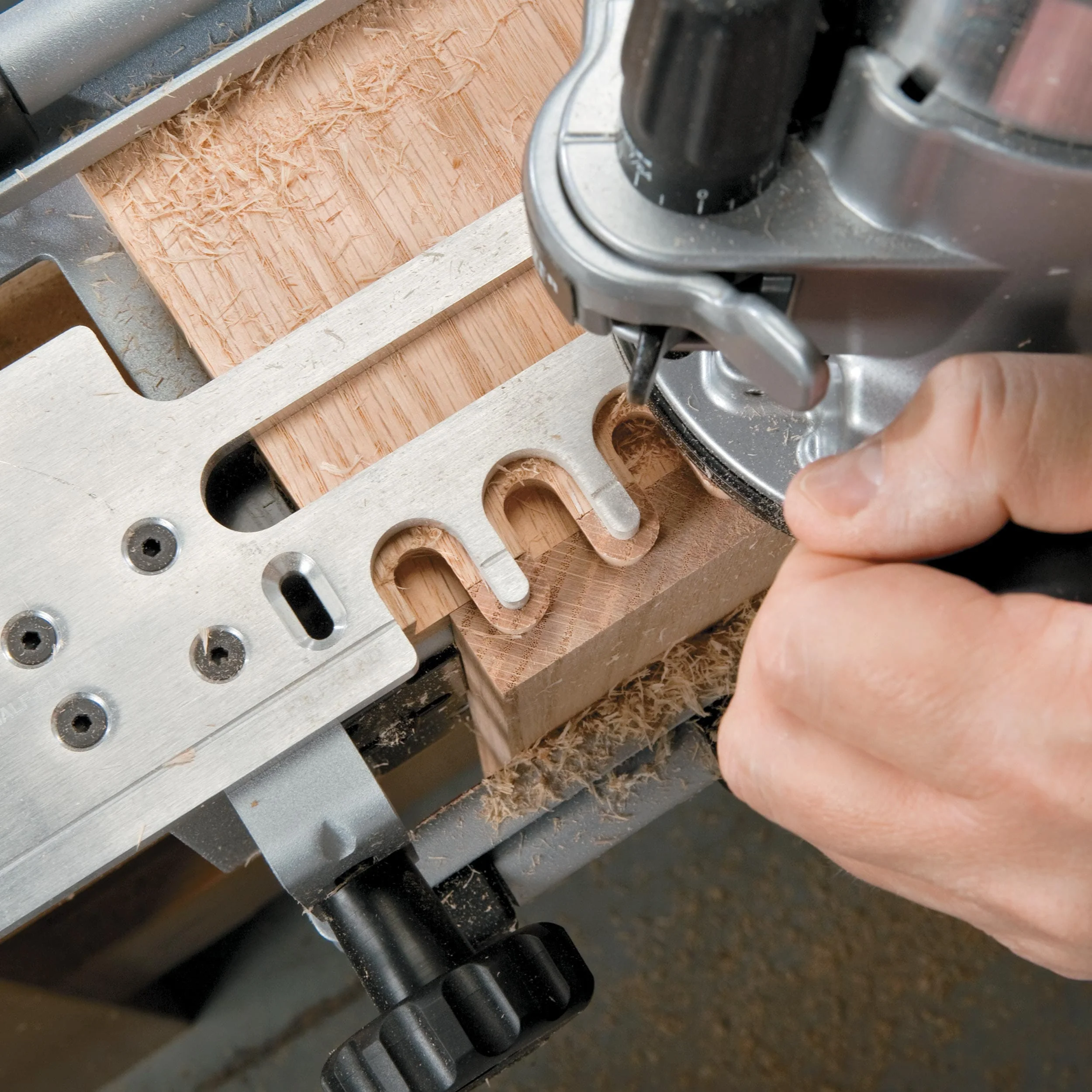 12" Deluxe Dovetail Jig - Image 3